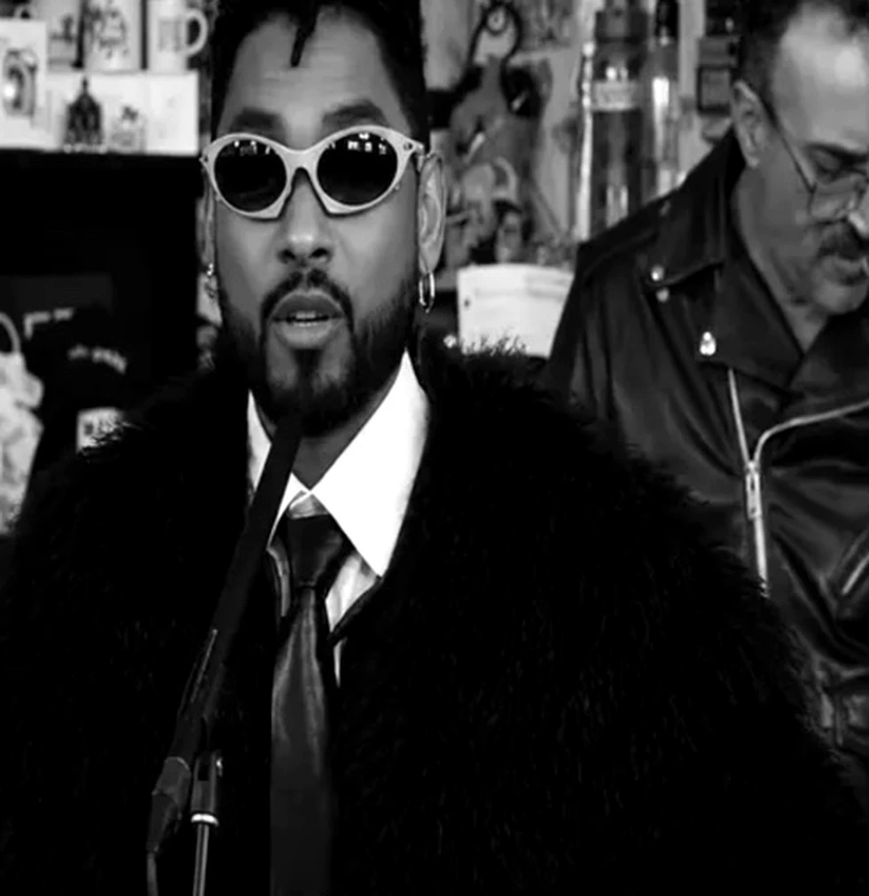 Black-and-white artist visual used for Ramonisando's music